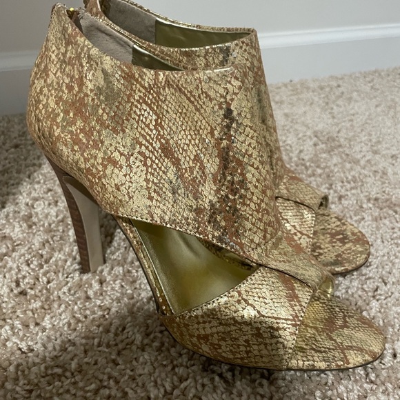 Soul Society Gold Metallic Snake Skin Heels Size 7.5 - Picture 10 of 11